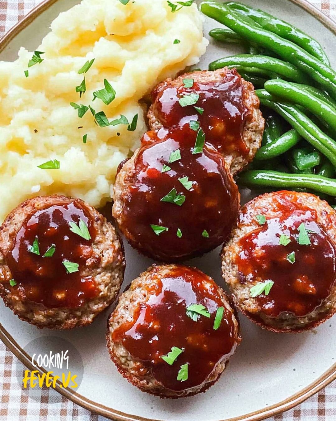 Serving Mini Meatloaf Muffins